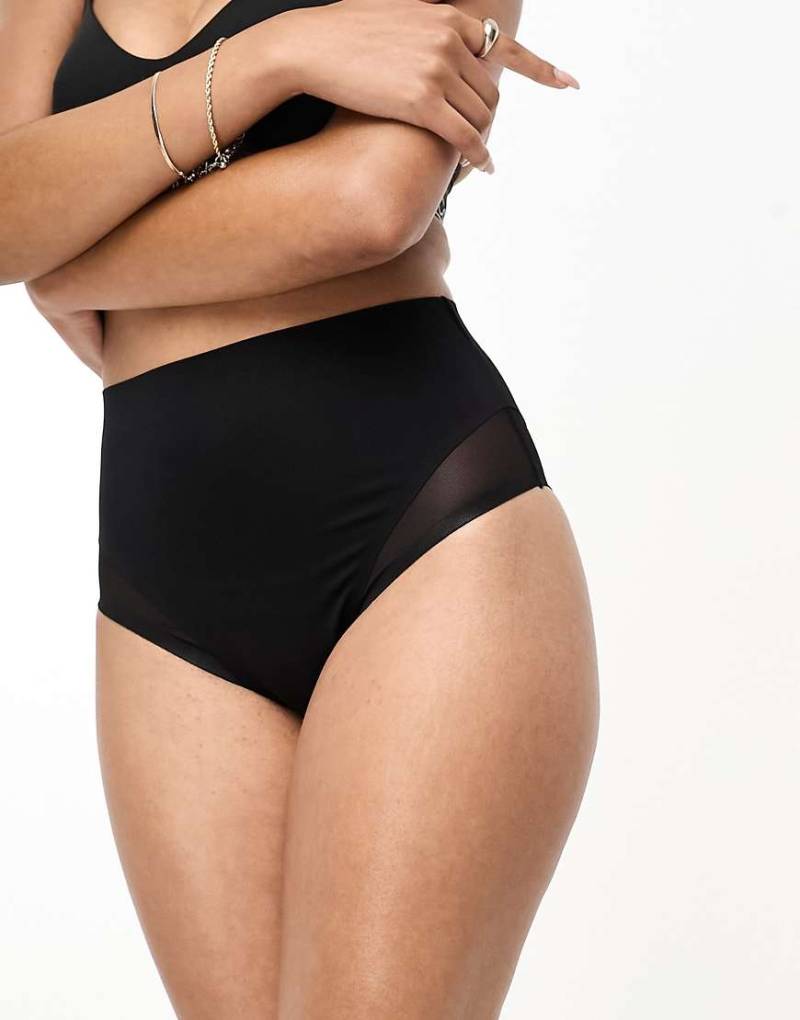 ASOS DESIGN - Contouring - Figurformender Slip in Schwarz mit mittlerem Halt und hohem Bund von ASOS DESIGN