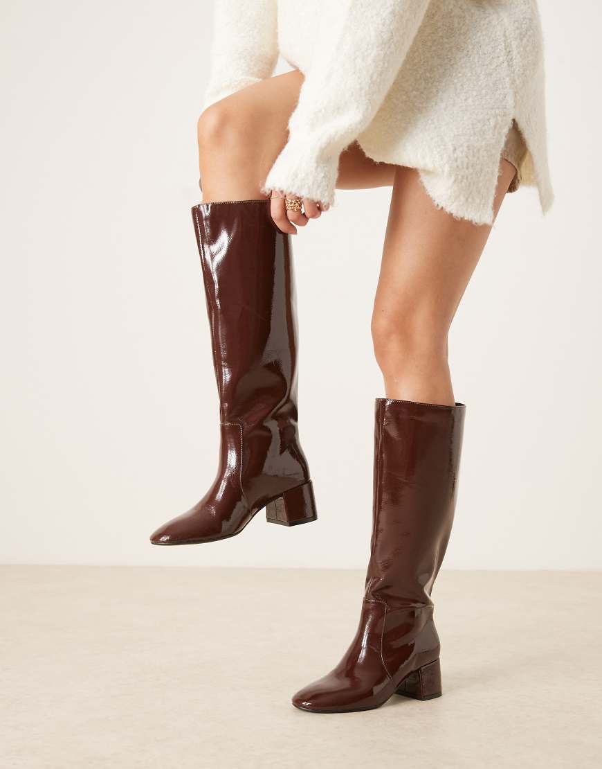 ASOS DESIGN - Cookie - Kniehohe Schlupfstiefel in Schokobraun mit runder Zehenpartie von ASOS DESIGN