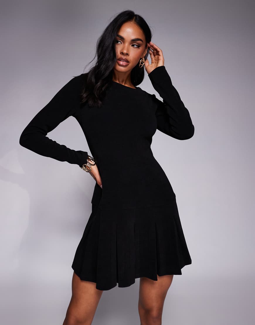 ASOS DESIGN - Cord-Minikleid in Schwarz mit tiefer Taille und Faltenrock ASOS DESIGN - Cord-Minikleid in Schwarz mit tiefer Taille und Faltenrock von ASOS DESIGN