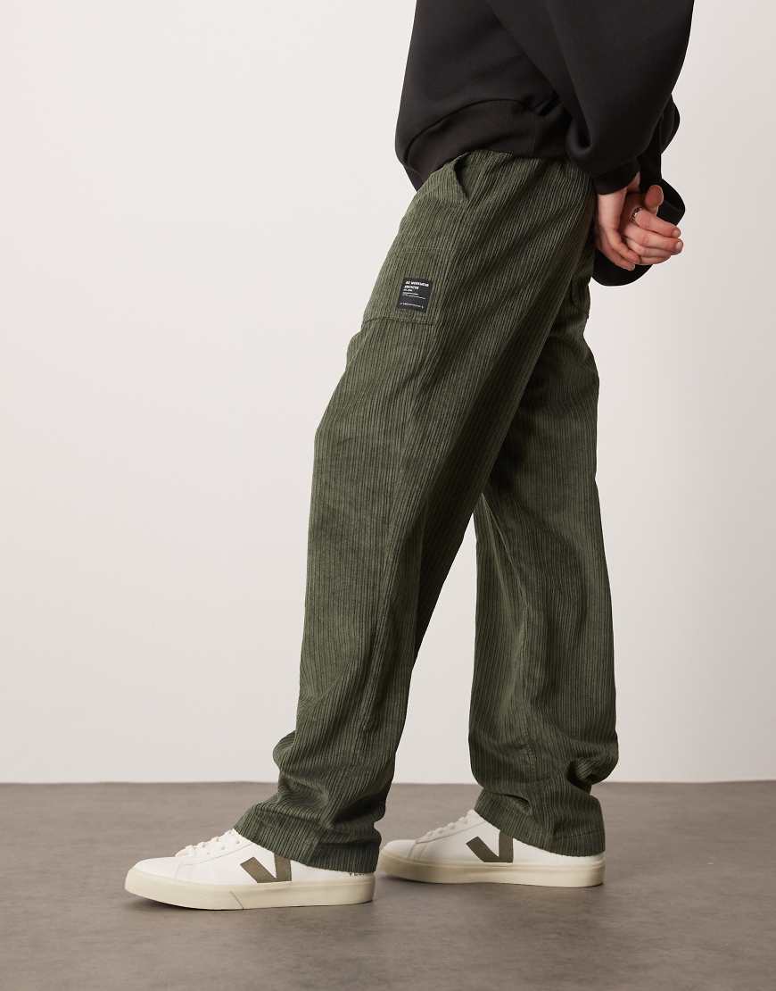 ASOS DESIGN - Cordhose in Grün mit geradem Schnitt von ASOS DESIGN