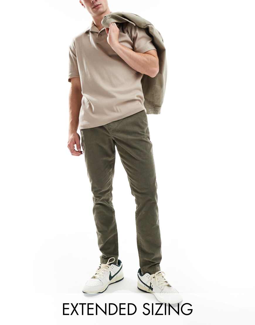 ASOS DESIGN - Cordhose in Khaki mit konischer Passform und elastischem Bund-Grün von ASOS DESIGN