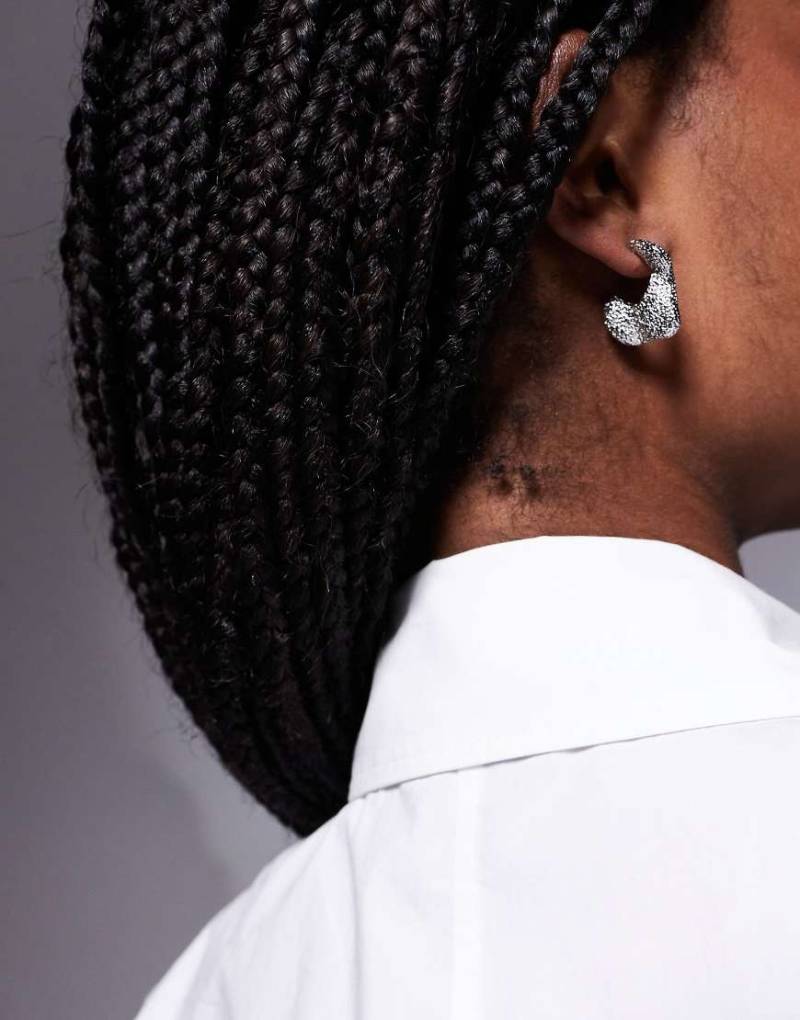 ASOS DESIGN - Creolen in Silber mit Struktureffekt von ASOS DESIGN
