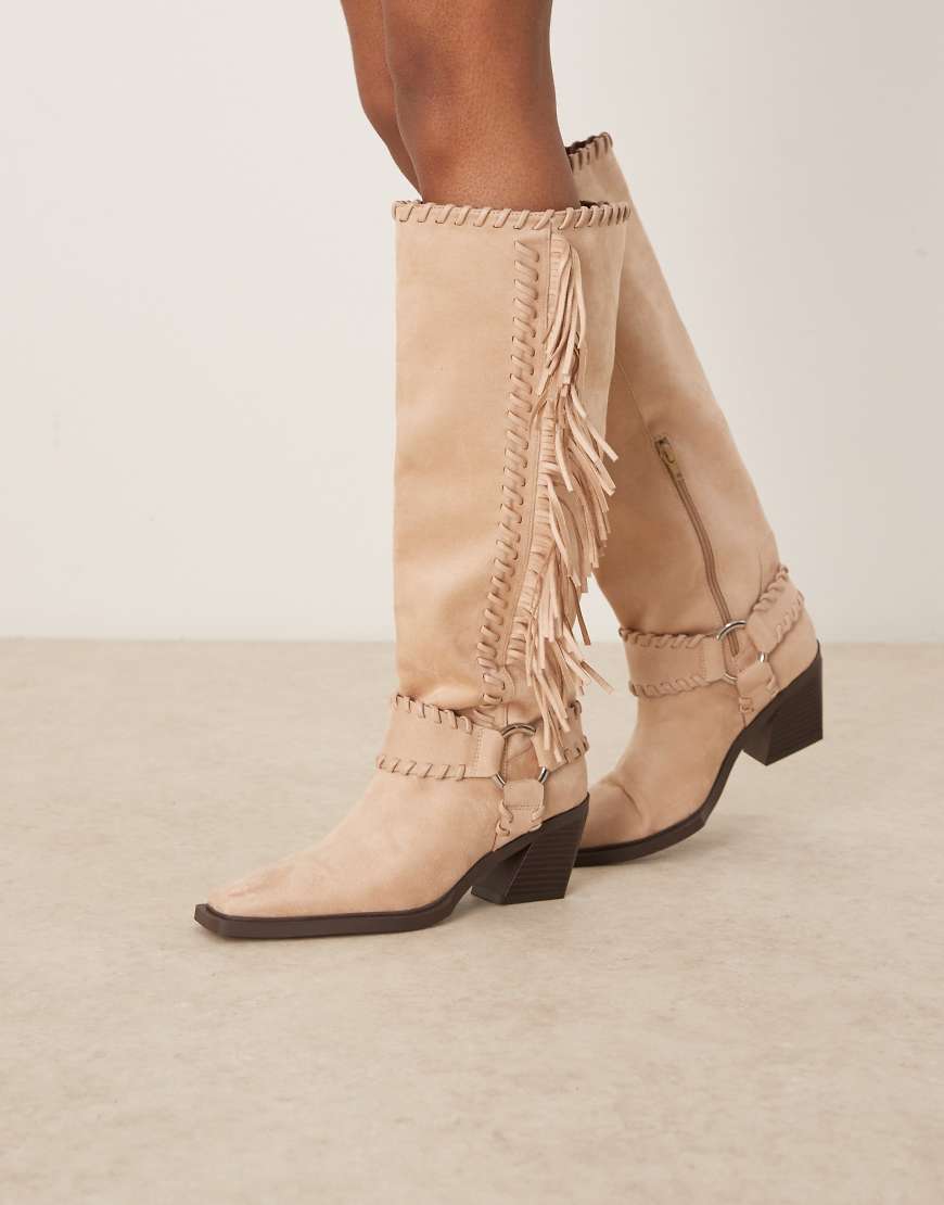 ASOS DESIGN - Cristina - Kniehohe Cowboystiefel in Beige mit Fransen-Blonde von ASOS DESIGN
