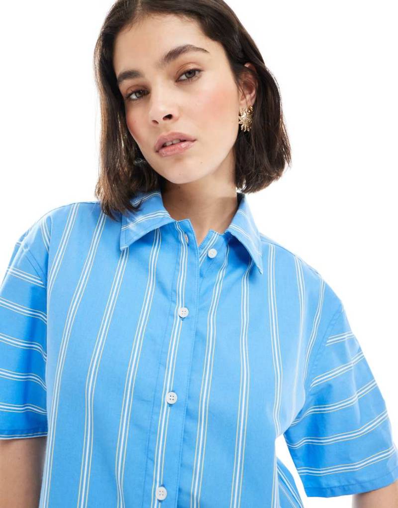 ASOS DESIGN - Cropped-Bluse aus Baumwoll-Popeline mit kontrastierendem Streifenmuster an den Ärmeln-Bunt von ASOS DESIGN