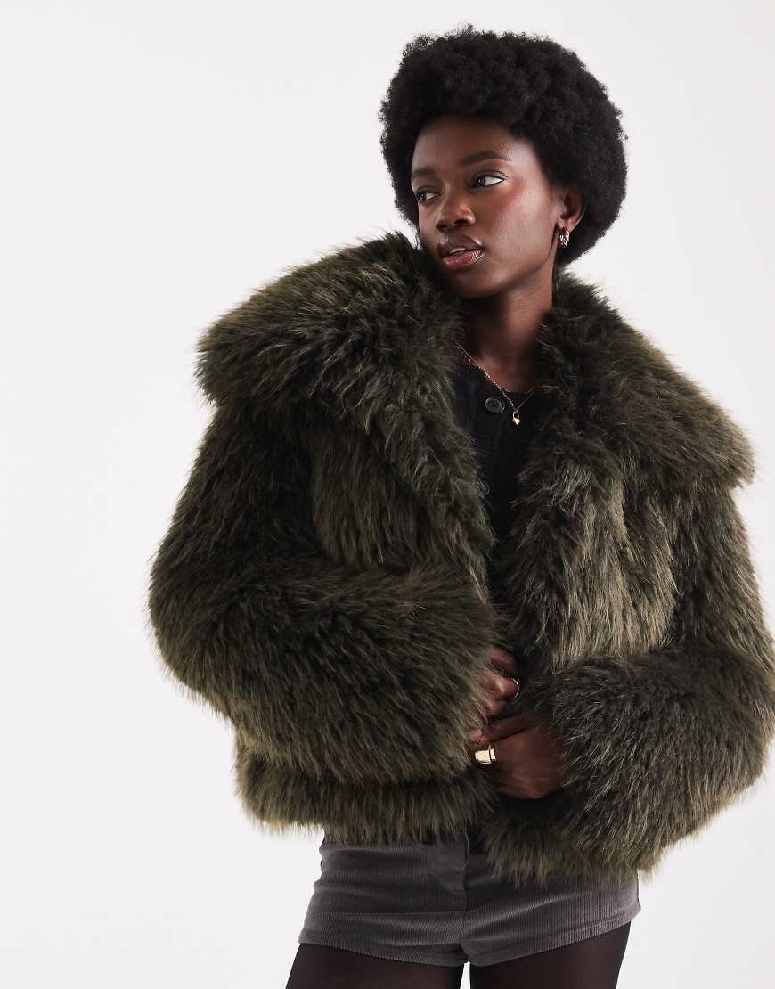 ASOS DESIGN - Cropped-Jacke aus Kunstpelz in Khaki-Keine Farbe von ASOS DESIGN