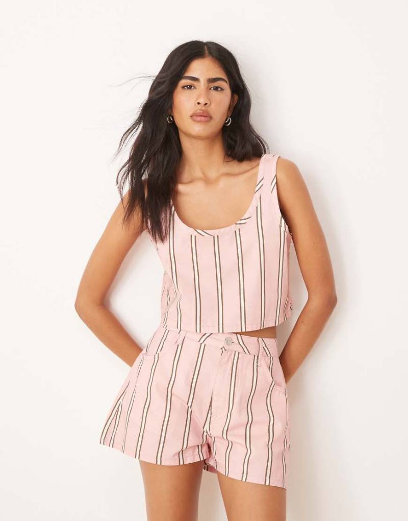ASOS DESIGN - Cropped-Jeans-Trägertop mit Streifenmuster, Kombiteil-Rosa von ASOS DESIGN