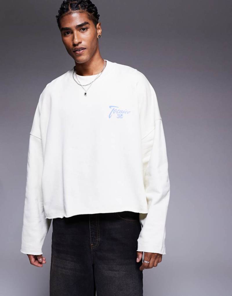 ASOS DESIGN - Cropped Oversize-Sweatshirt in Weiß mit offenem Saum und Brustprint-Neutral von ASOS DESIGN