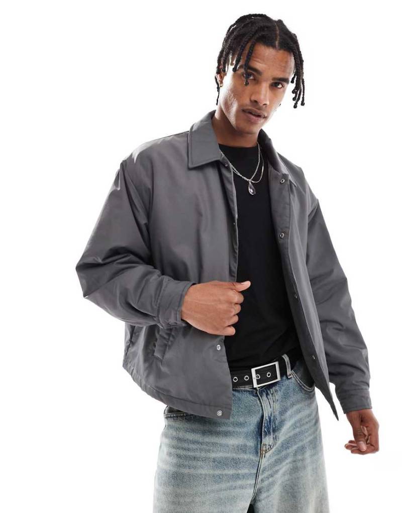 ASOS DESIGN - Cropped Oversize-Trainerjacke in Anthrazit-Grau von ASOS DESIGN