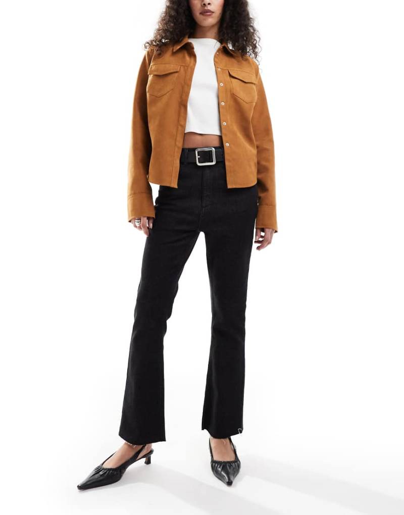 ASOS DESIGN - Cropped-Schlagjeans in verwaschenem Schwarz ausgefranstem Saum ASOS DESIGN - Cropped-Schlagjeans in verwaschenem Schwarz ausgefranstem Saum von ASOS DESIGN