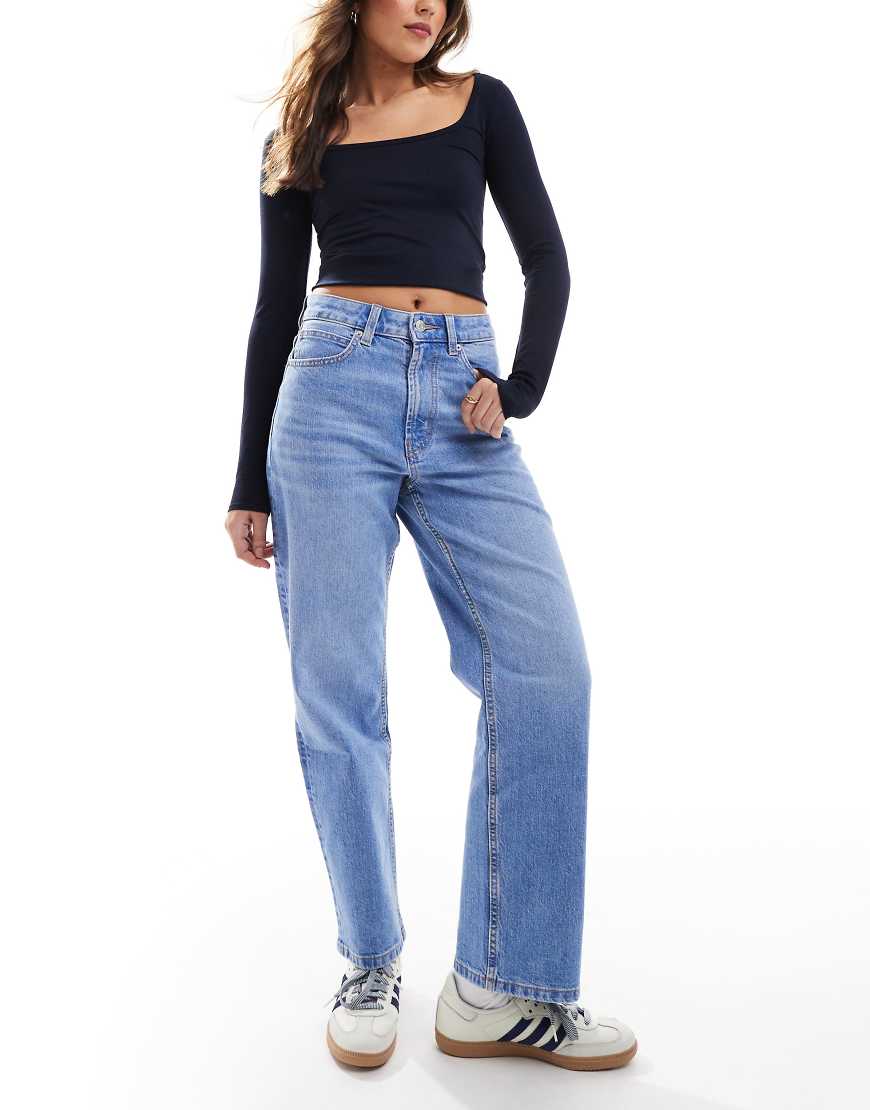 ASOS DESIGN - Knöchellange, gerade geschnittene Jeans in leuchtendem Blau ASOS DESIGN - Knöchellange, gerade geschnittene Jeans in leuchtendem Blau von ASOS DESIGN