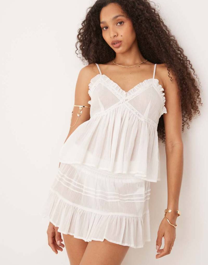 ASOS DESIGN - Cropped Strand-Oberteil aus Baumwolle in Weiß mit Knitterstruktur von ASOS DESIGN