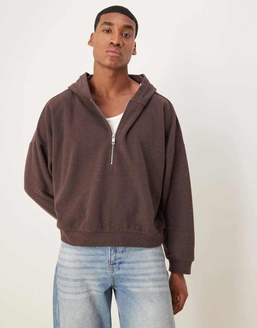 ASOS DESIGN - Cropped Super-Oversize-Kapuzenpullover in Braun mit angerauter Struktur ASOS DESIGN - Cropped Super-Oversize-Kapuzenpullover in Braun mit angerauter Struktur von ASOS DESIGN