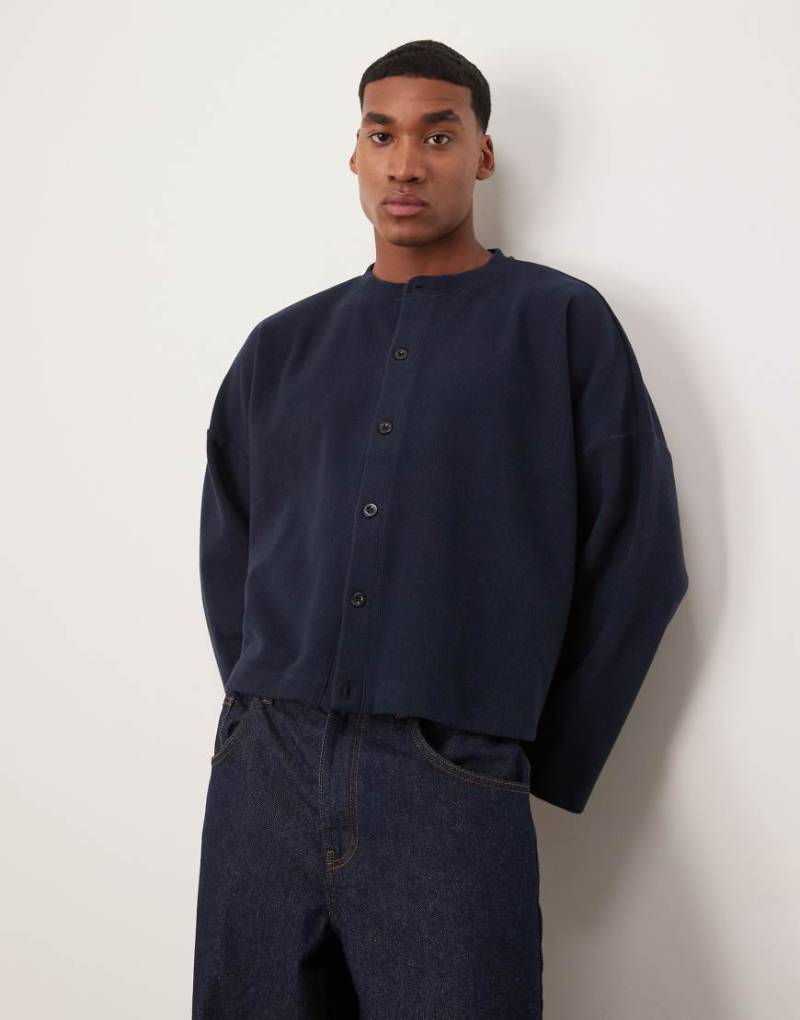 ASOS DESIGN - Cropped Super-Oversize-Strickjacke aus angerautem Rippstoff in Marineblau von ASOS DESIGN