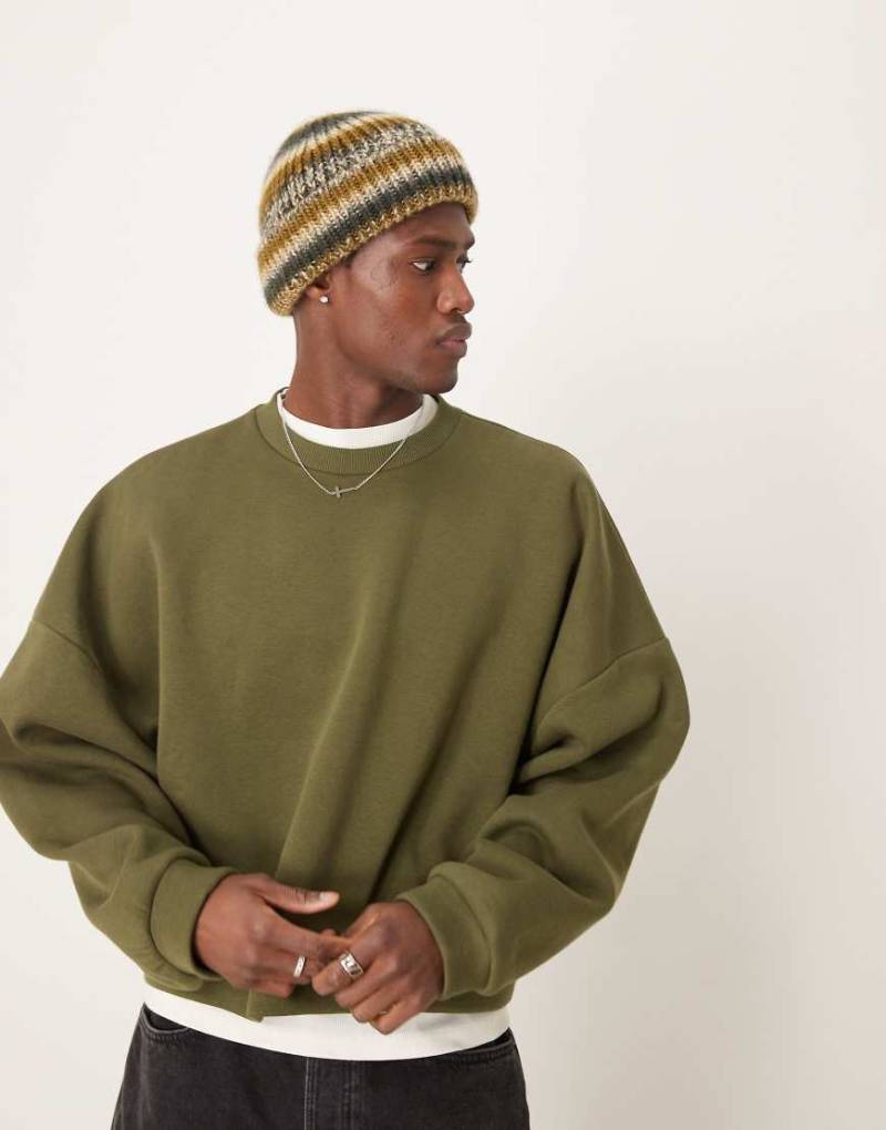ASOS DESIGN - Cropped Sweatshirt in Khaki mit extremem Oversize-Schnitt-Neutral von ASOS DESIGN