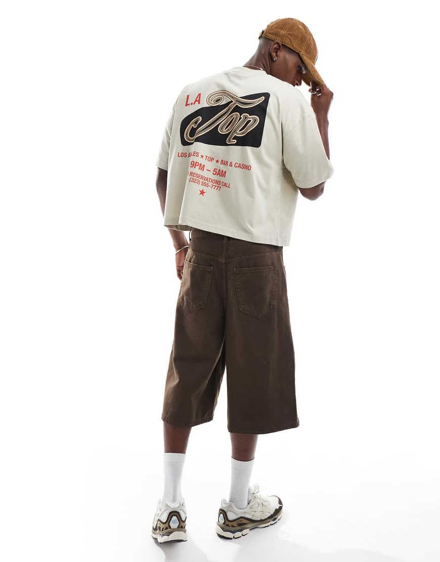 ASOS DESIGN - Cropped-T-Shirt in Beige mit City-Grafikprint und Oversize-Passform-Neutral von ASOS DESIGN
