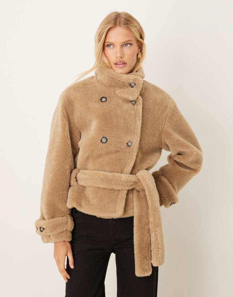 ASOS DESIGN - Cropped-Trenchcoat in Hellbeige mit Teddyfell-Keine Farbe von ASOS DESIGN