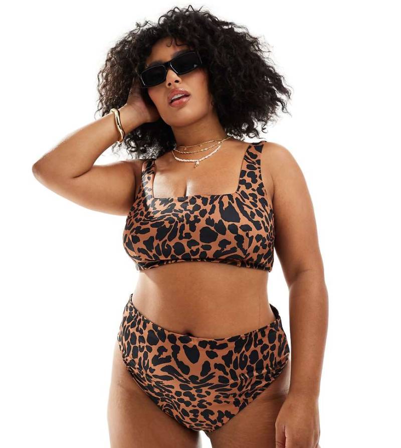 ASOS DESIGN Curve - Adrienne - Bikinihose mit hohem Bund, hohem Beinausschnitt und Oversize-Animalprint-Bunt von ASOS Curve