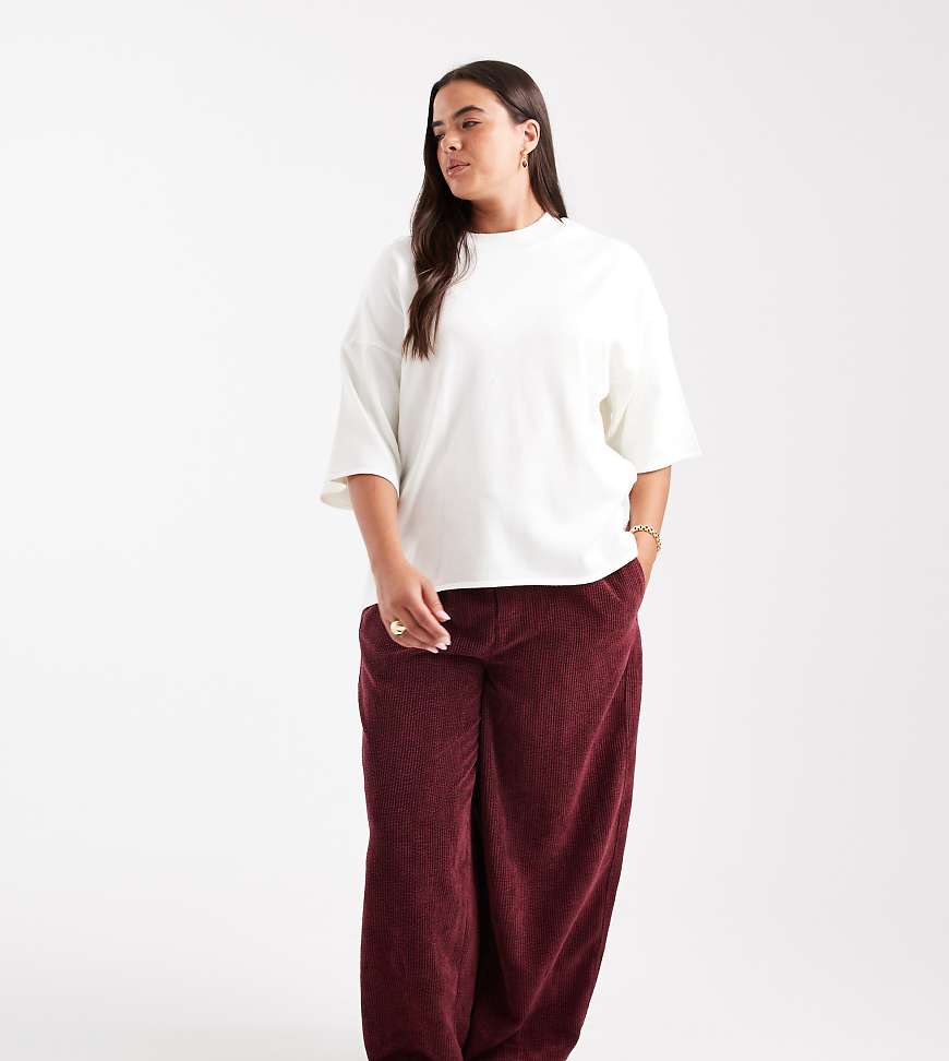 ASOS DESIGN Curve - Schlupf-Jeans aus Cord in Burgunderrot mit abgerundetem Beinschnitt ASOS DESIGN Curve - Schlupf-Jeans aus Cord in Burgunderrot mit abgerundetem Beinschnitt von ASOS DESIGN