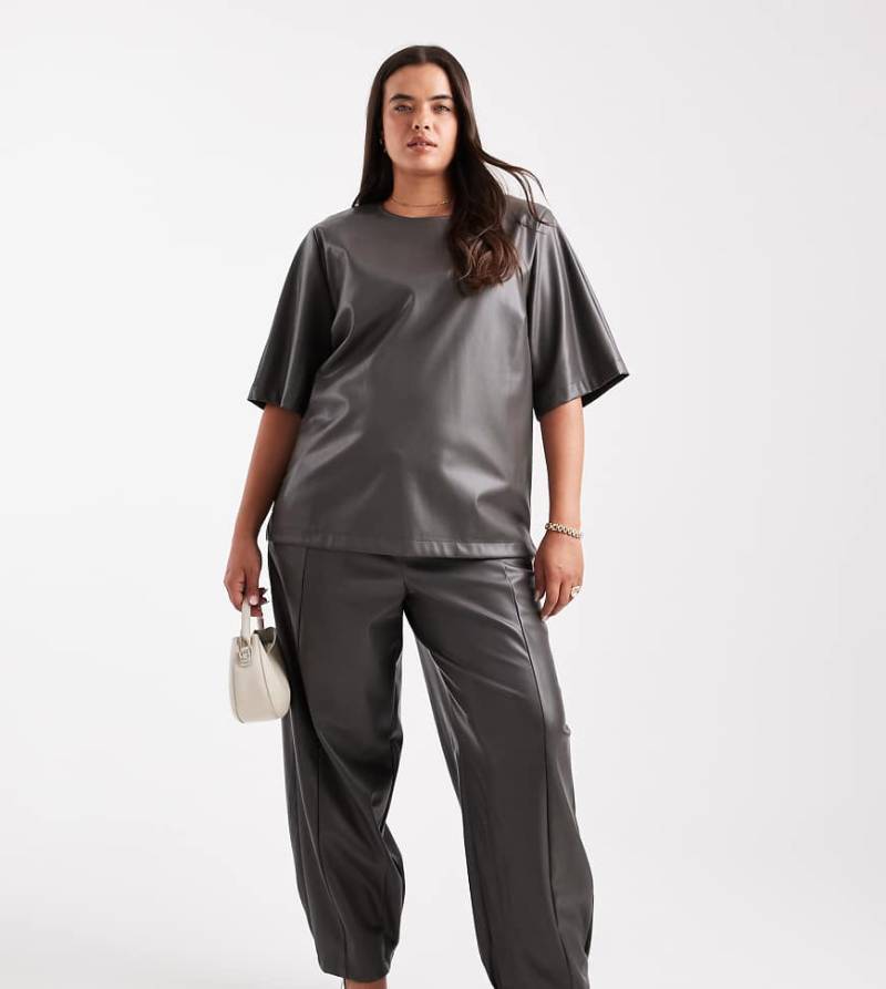 ASOS DESIGN Curve - Barrel Leg Hose in Grau aus Kunstleder mit elastischem Bund, Kombiteil ASOS DESIGN Curve - Barrel Leg Hose in Grau aus Kunstleder mit elastischem Bund, Kombiteil von ASOS DESIGN
