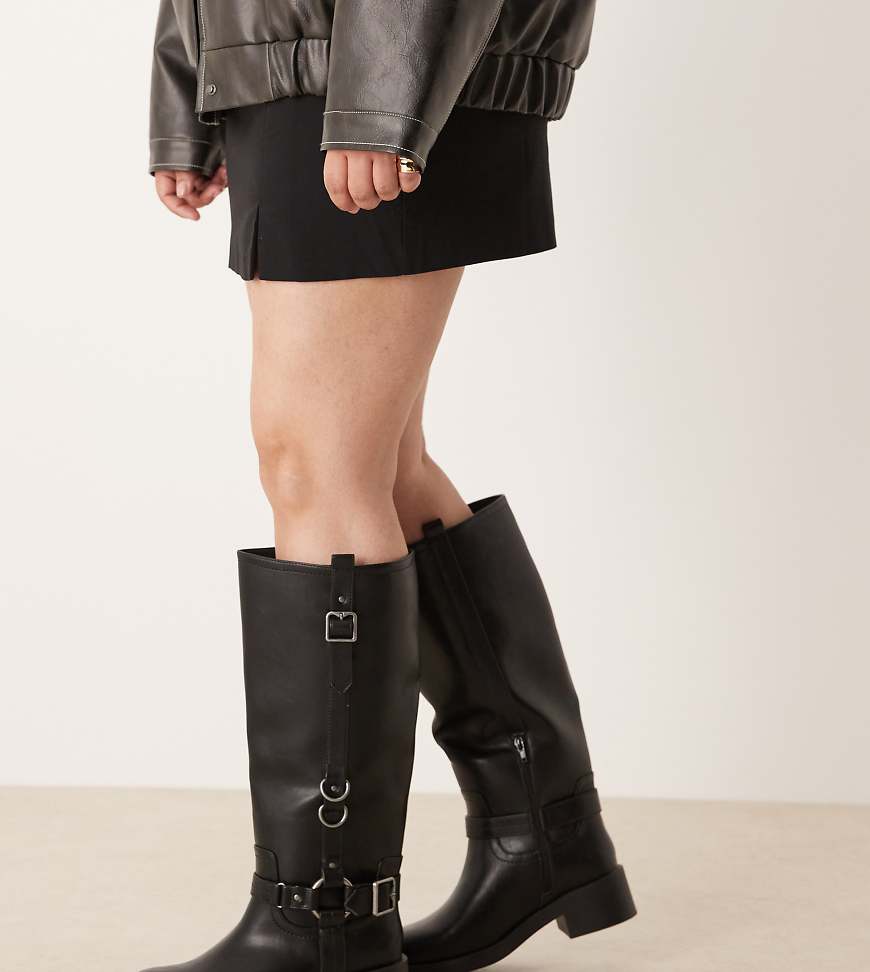 ASOS DESIGN Curve - Cobra - Kniehohe Stiefel in Schwarz mit silberfarbenen Metall-Details, Gurten und Schnallen ASOS DESIGN Curve - Cobra - Kniehohe Stiefel in Schwarz mit silberfarbenen Metall-Details, Gurten und Schnallen von ASOS DESIGN