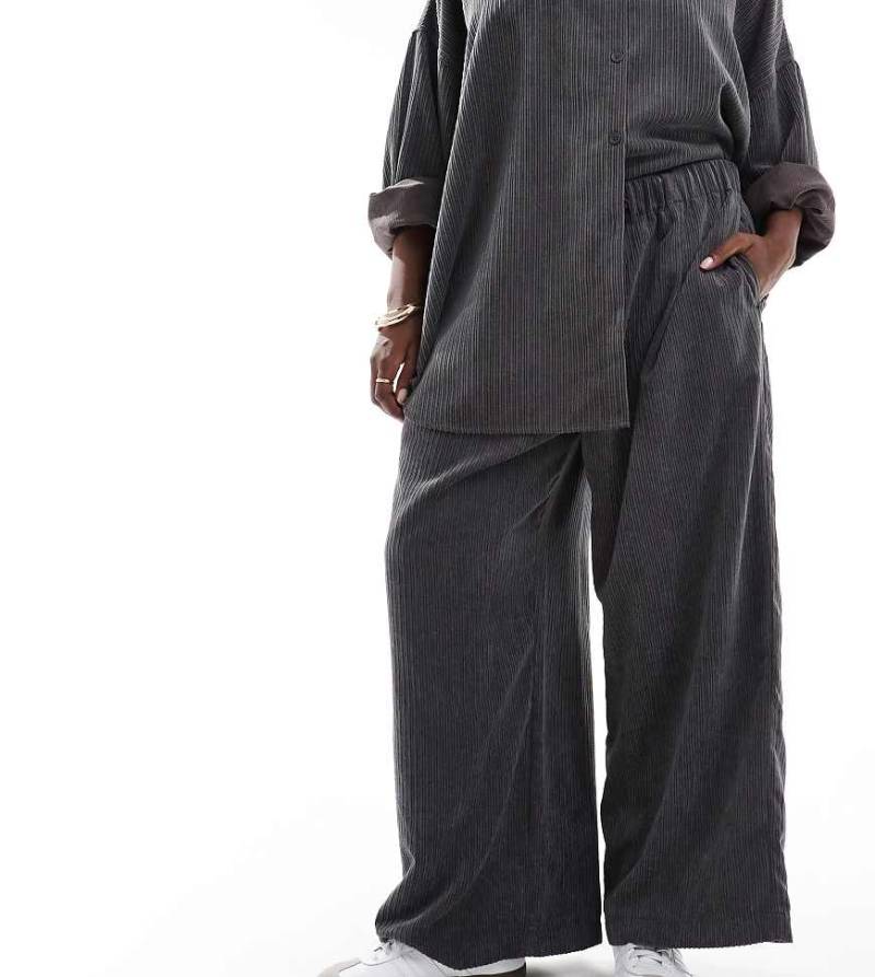 ASOS DESIGN Curve - Cord-Schlupfhose in Grau mit weitem Schnitt, Kombiteil von ASOS DESIGN
