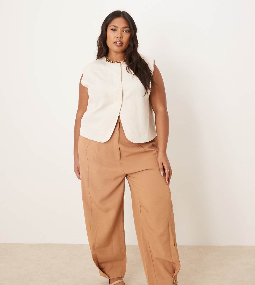 ASOS DESIGN Curve - Elegante Hose aus Leinen in Hellbraun mit anpassbarem Saum mit Lasche ASOS DESIGN Curve - Elegante Hose aus Leinen in Hellbraun mit anpassbarem Saum mit Lasche von ASOS DESIGN