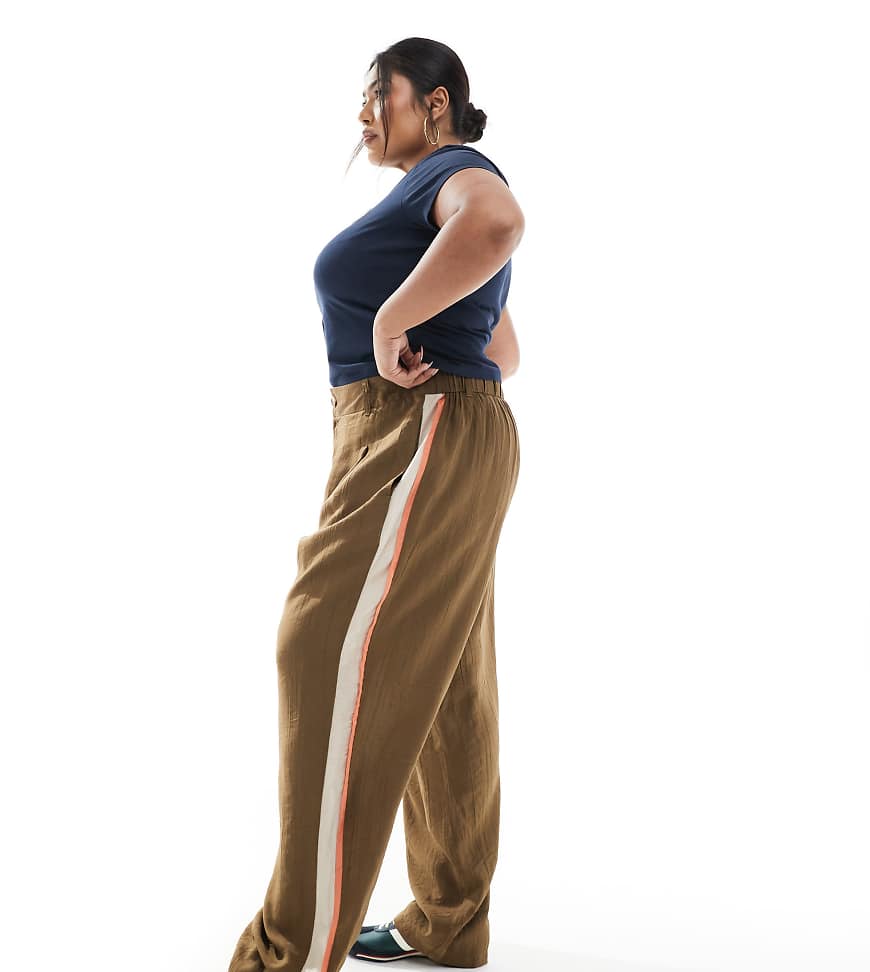 ASOS DESIGN Curve - Elegante Hose in Mokka mit Kontrast-Einsatz-Braun ASOS DESIGN Curve - Elegante Hose in Mokka mit Kontrast-Einsatz-Braun von ASOS DESIGN