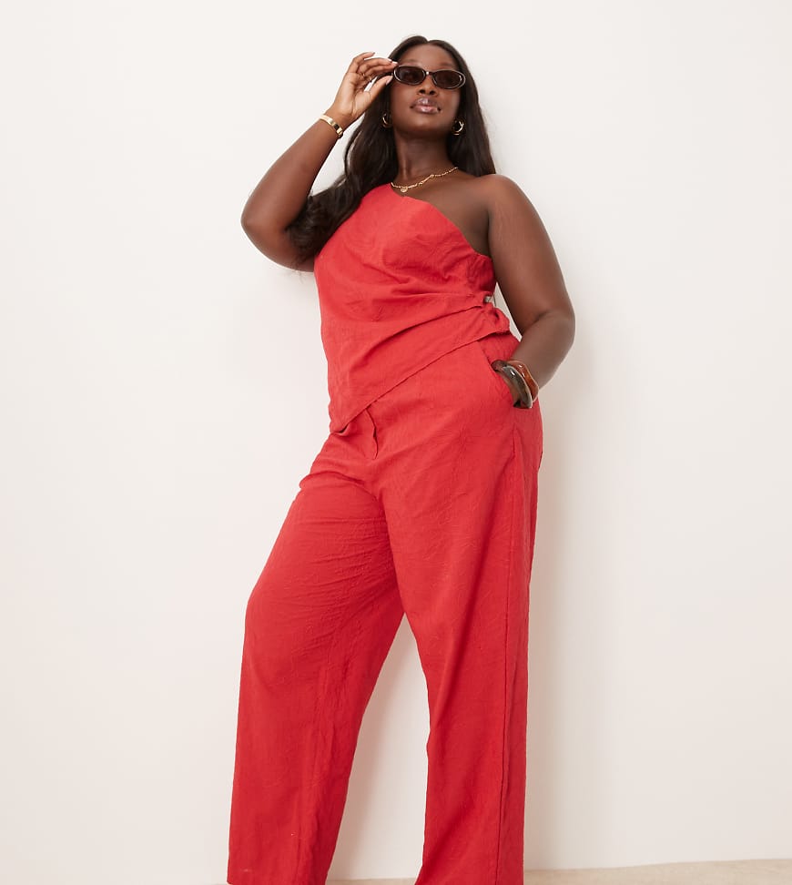 ASOS DESIGN Curve - Elegante Hose in Rot mit lässigem Schnitt und Blumenstruktur, Kombiteil von ASOS DESIGN