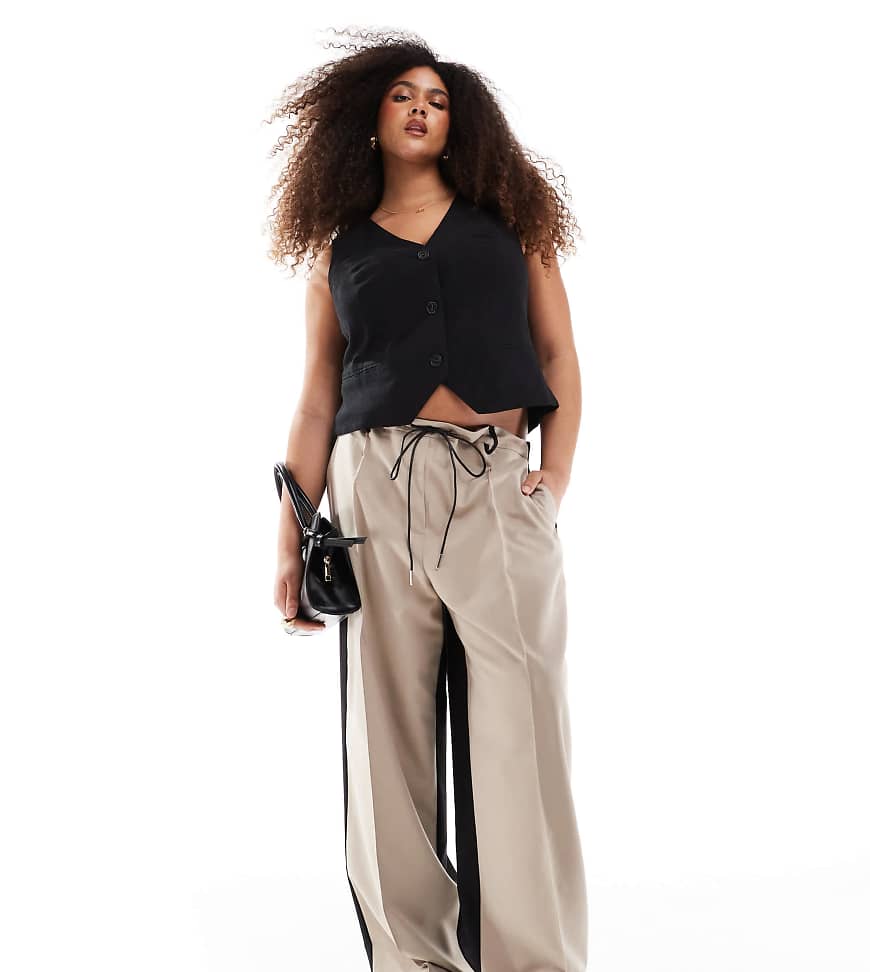 ASOS DESIGN Curve - Elegante Relaxed Fit Hose in Mokka mit Taillenschnürung-Schwarz ASOS DESIGN Curve - Elegante Relaxed Fit Hose in Mokka mit Taillenschnürung-Schwarz von ASOS DESIGN