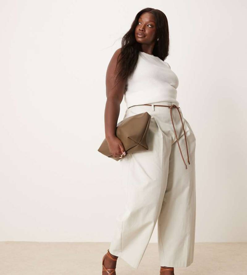 ASOS DESIGN Curve - Elegante Hose in Steingrau mit Faltendetail und extremer Karottenpassform-Neutral von ASOS DESIGN