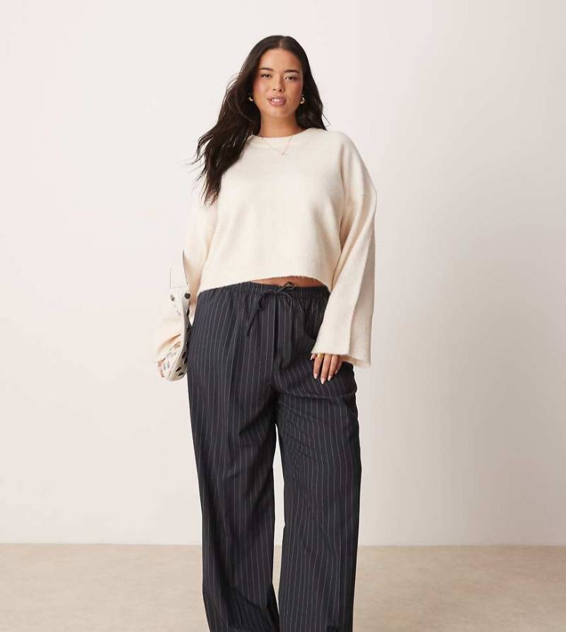 ASOS DESIGN Curve - Elegante Schlupfhose in Marineblau gestreift-Bunt von ASOS Curve