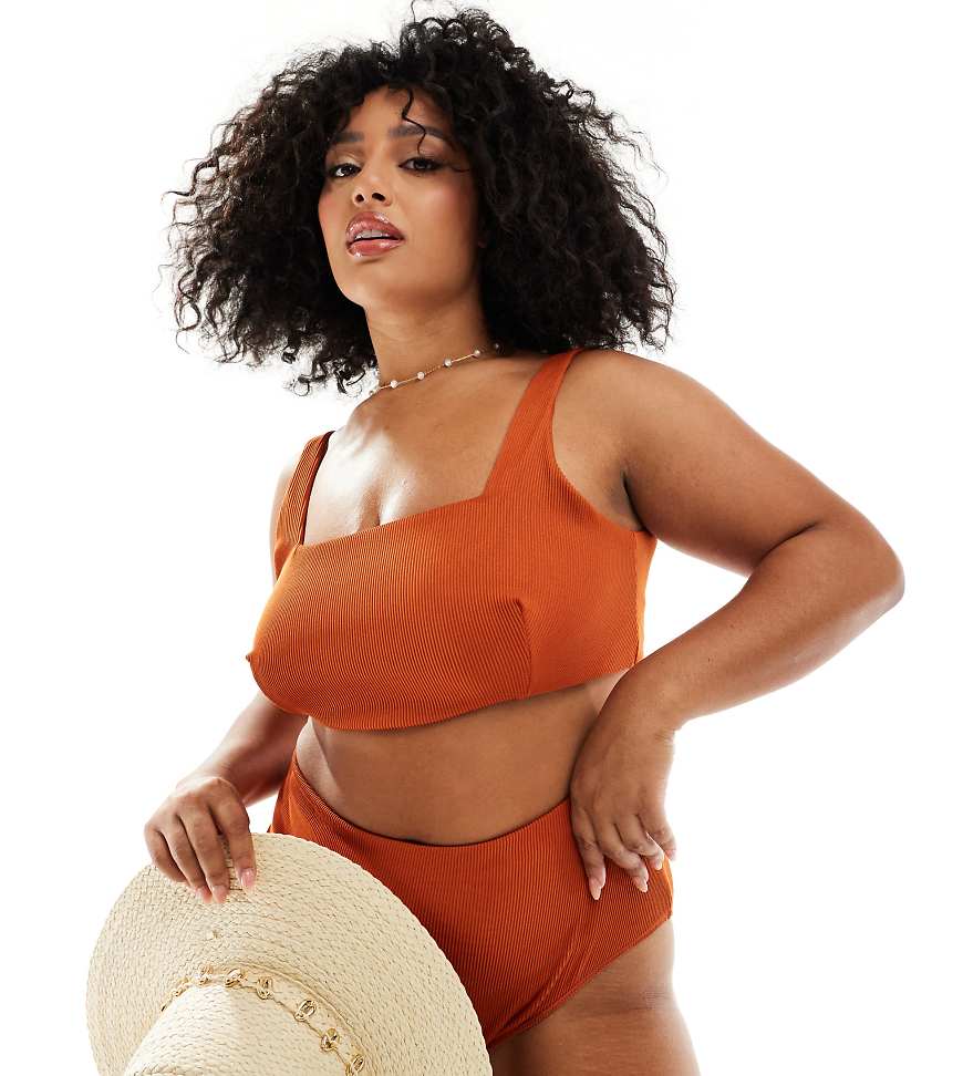 ASOS DESIGN Curve - Emily - Geripptes, kurzes Bikinioberteil in Rostrot-Orange ASOS DESIGN Curve - Emily - Geripptes, kurzes Bikinioberteil in Rostrot-Orange von ASOS Curve