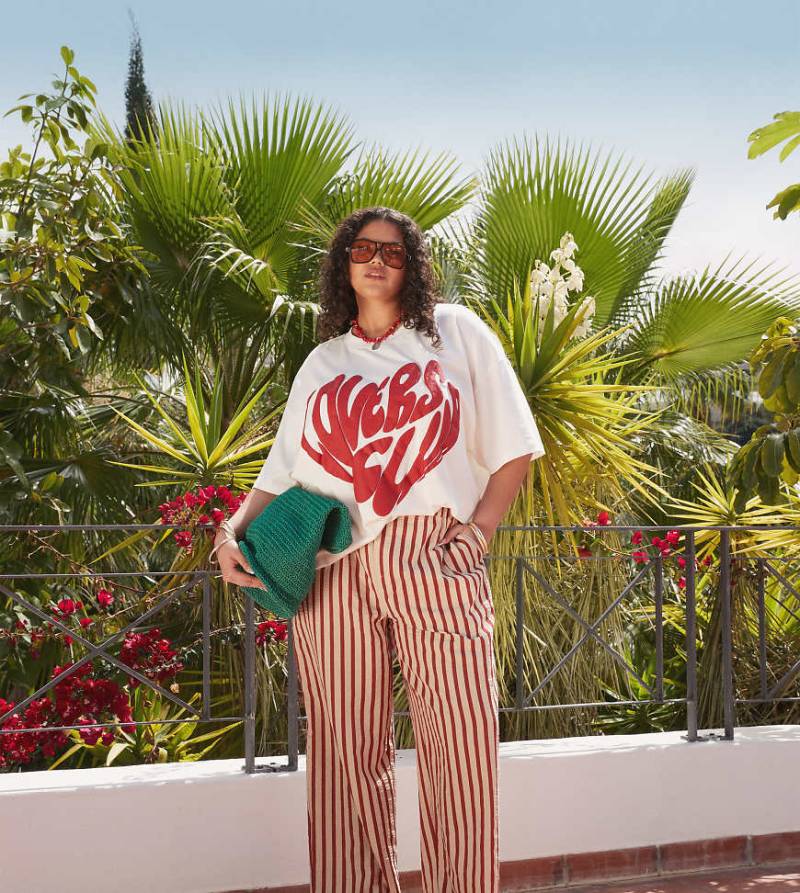ASOS DESIGN Curve - Gerade geschnittene Seersucker-Hose mit rostrotem Streifenmuster-Bunt von ASOS DESIGN