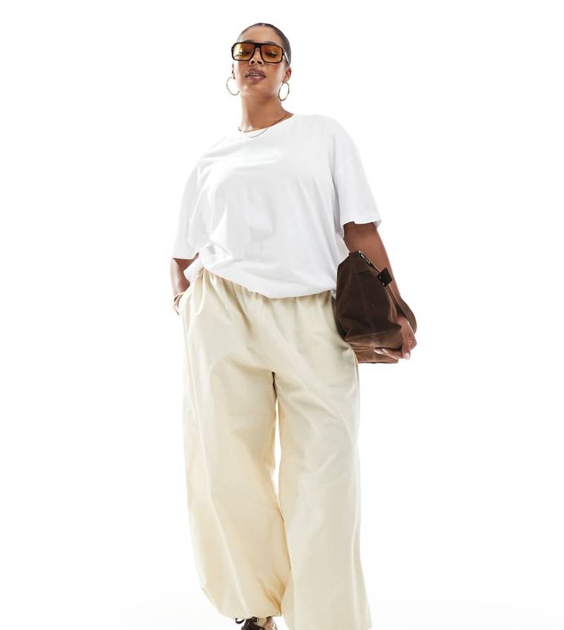ASOS DESIGN Curve - Gewaschene Schlupfhose aus Popeline in Buttermilchgelb mit Einsätzen im Utility-Stil von ASOS DESIGN