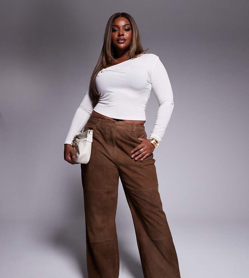 ASOS DESIGN Curve - Hose aus mehrteiligem Wildleder in Mokka mit geradem Bein-Braun von ASOS DESIGN