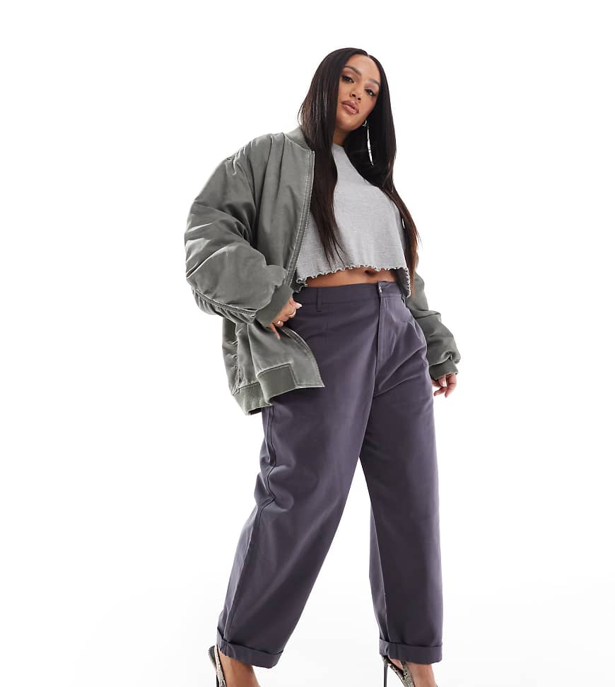 ASOS DESIGN Curve - Hose in Anthrazit mit schmal zulaufendem Beinschnitt und umgeschlagenem Saum-Grau von ASOS DESIGN