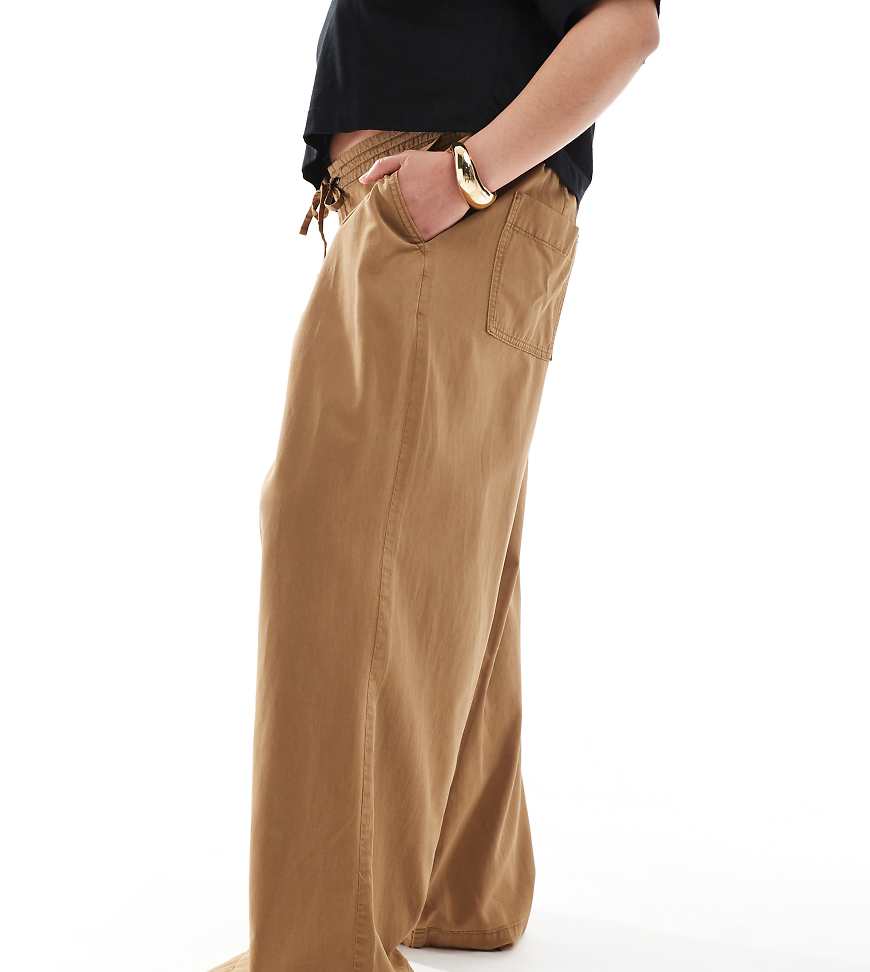 ASOS DESIGN Curve - Hose in verwaschenem Karamell mit weicher Haptik und weitem Bein-Grün von ASOS DESIGN