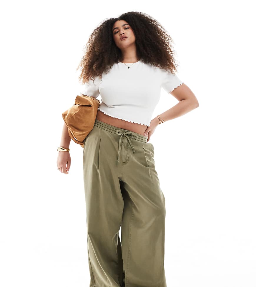 ASOS DESIGN Curve - Hose in verwaschenem Khaki mit weicher Haptik und weitem Bein-Schwarz ASOS DESIGN Curve - Hose in verwaschenem Khaki mit weicher Haptik und weitem Bein-Schwarz von ASOS DESIGN
