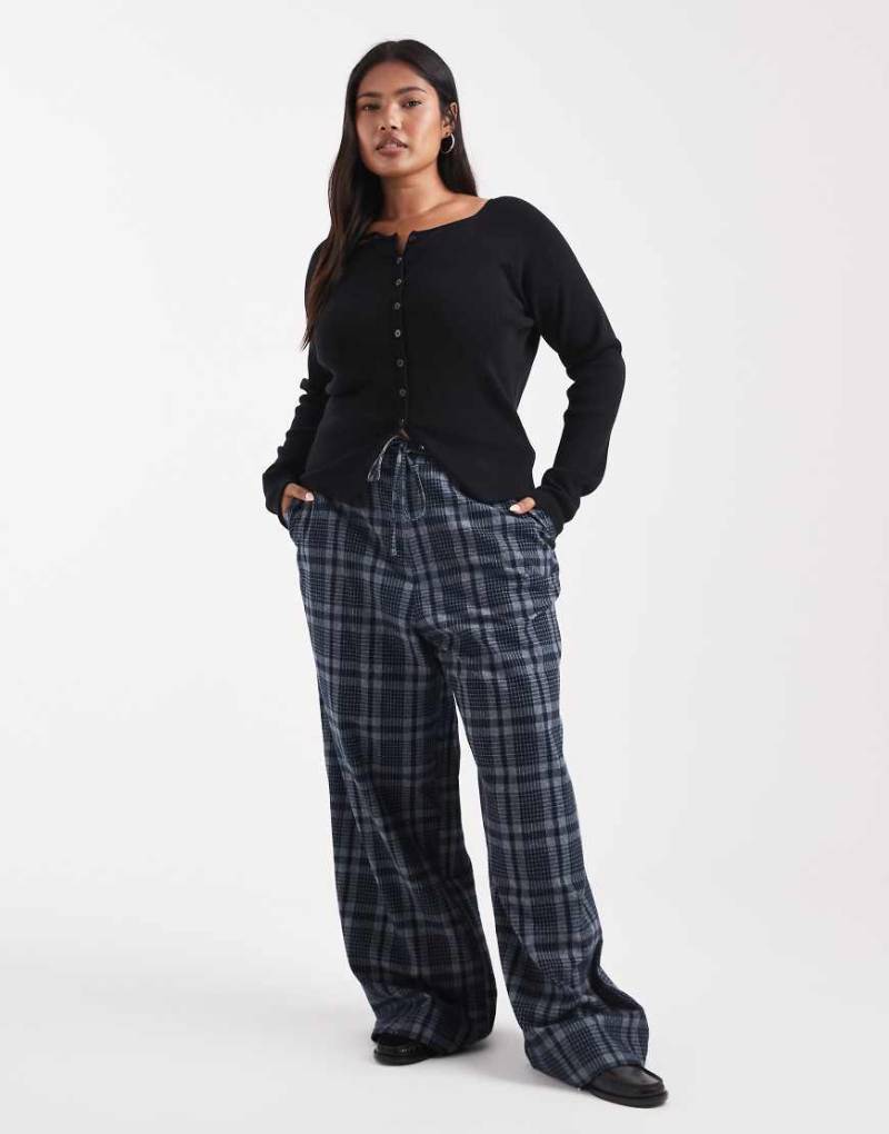 ASOS DESIGN Curve - Karierte, gebürstete Hose in Marineblau mit weitem Bein und Bindedetail an der Taille ASOS DESIGN Curve - Karierte, gebürstete Hose in Marineblau mit weitem Bein und Bindedetail an der Taille von ASOS DESIGN