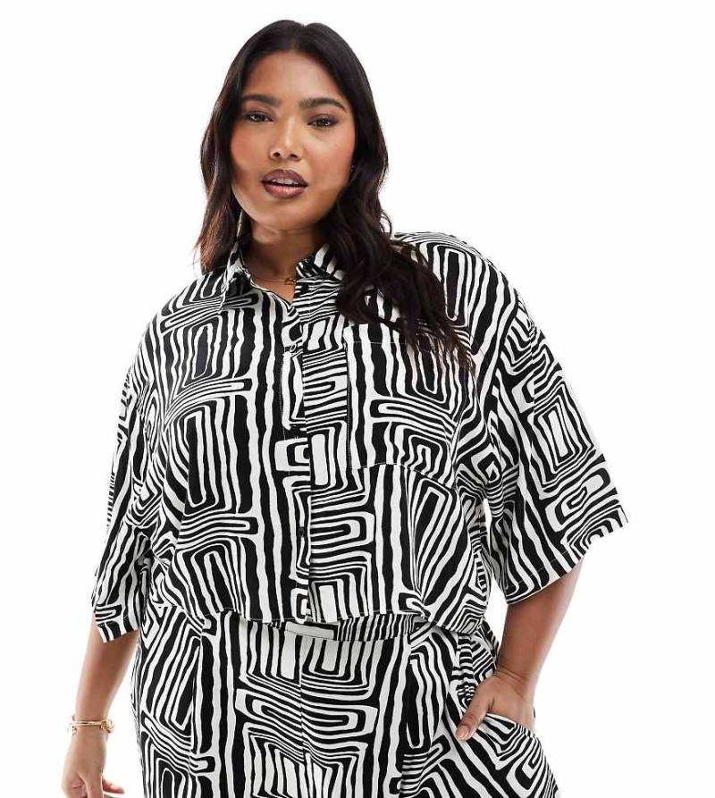 ASOS DESIGN Curve - Kurze Hemdbluse mit Schwarz-Weiß-Print, Kombiteil-Bunt von ASOS DESIGN