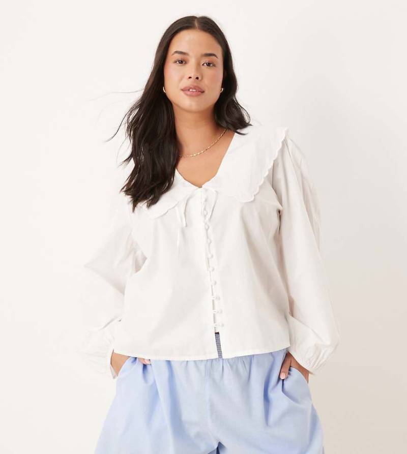 ASOS DESIGN Curve - Leinenmix-Shorts in Blau mit gesmoktem Kontrast-Bund von ASOS DESIGN