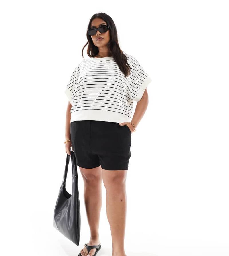 ASOS DESIGN Curve - Locker geschnittene Dad-Shorts in Schwarz mit Leinenanteil von ASOS DESIGN