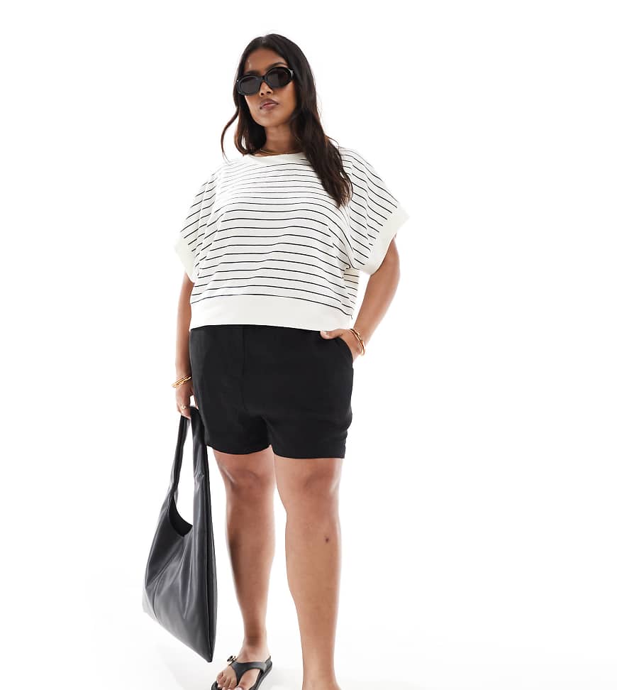 ASOS DESIGN Curve - Locker geschnittene Dad-Shorts in Schwarz mit Leinenanteil von ASOS DESIGN