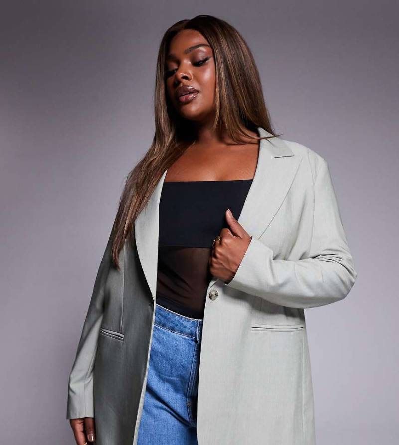 ASOS DESIGN Curve - Locker geschnittener Blazer in Olivgrün von ASOS DESIGN