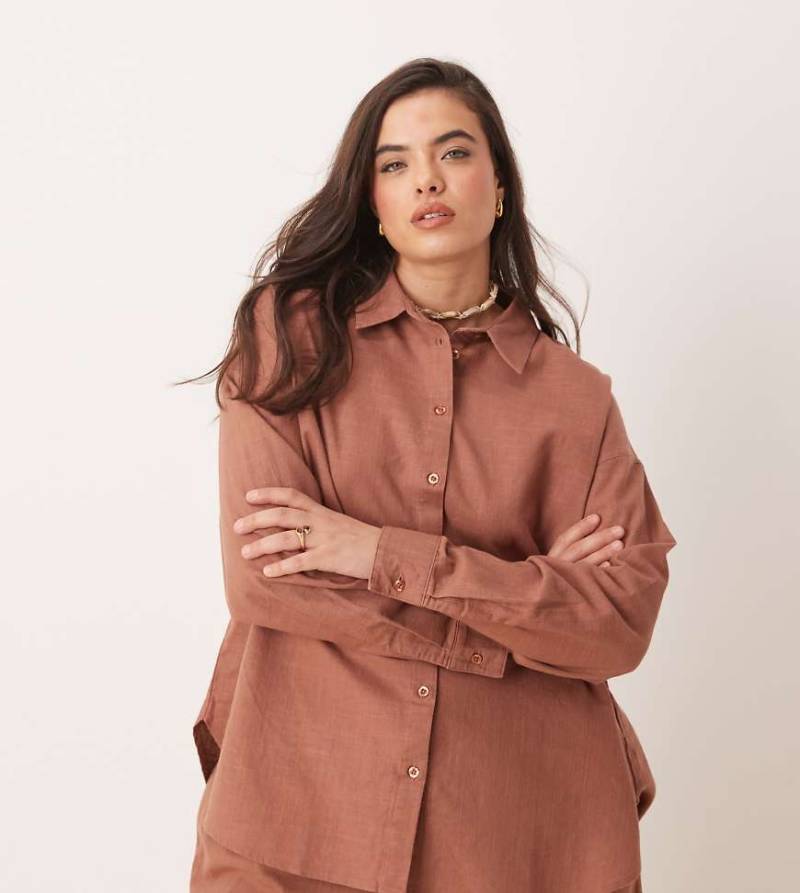 ASOS DESIGN Curve - Oversize-Hemd in mokkabrauner Leinenoptik, Kombiteil von ASOS DESIGN