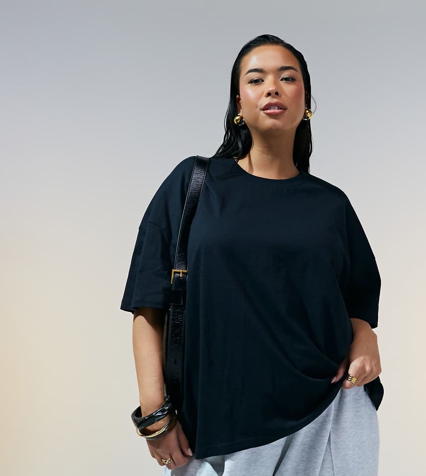 ASOS DESIGN Curve - Oversize-T-Shirt in Schwarz ASOS DESIGN Curve - Oversize-T-Shirt in Schwarz von ASOS DESIGN