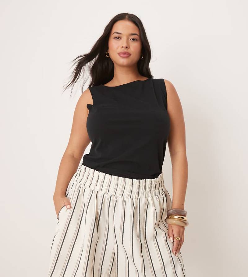 ASOS DESIGN Curve - Schlupf-Shorts mit braunen Streifen-Bunt von ASOS Curve