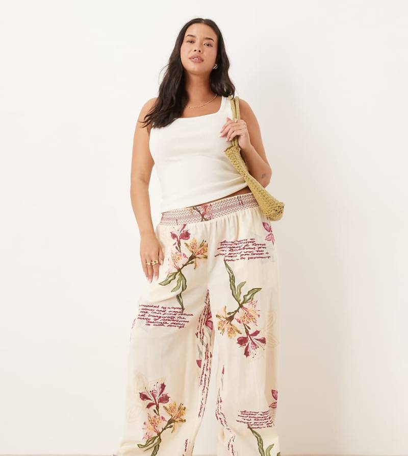 ASOS DESIGN Curve - Schlupfhose aus Leinenmix mit weitem Bein, gesmoktem Bund und Blumenprint-Bunt von ASOS Curve