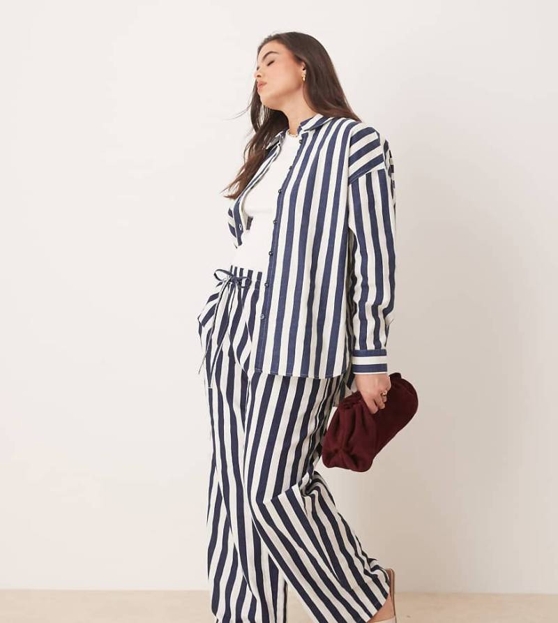 ASOS DESIGN Curve - Hose in Leinenoptik mit marineblauen Streifen und elastischem Bund, Kombiteil-Bunt von ASOS DESIGN