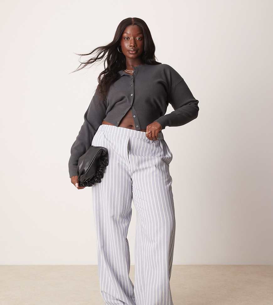 ASOS DESIGN Curve - Smarte, gerade geschnittene Hose in Blau und Weiß gestreift-Bunt ASOS DESIGN Curve - Smarte, gerade geschnittene Hose in Blau und Weiß gestreift-Bunt von ASOS DESIGN